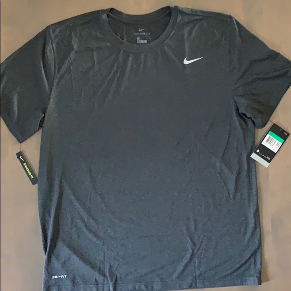 the nike tee standard fit